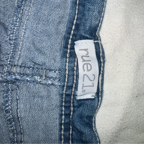 Denim/Lace shorts - Picture 2 of 4